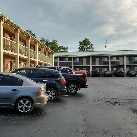 Quality Inn & Suites 1000 Islands Gananoque Esterno foto