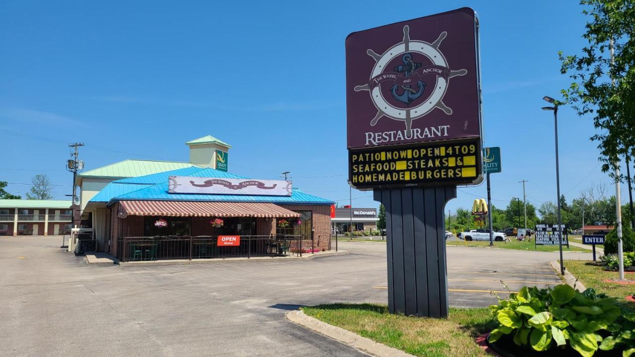 Quality Inn & Suites 1000 Islands Gananoque Esterno foto