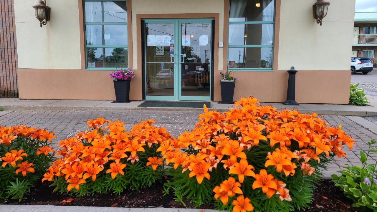 Quality Inn & Suites 1000 Islands Gananoque Esterno foto