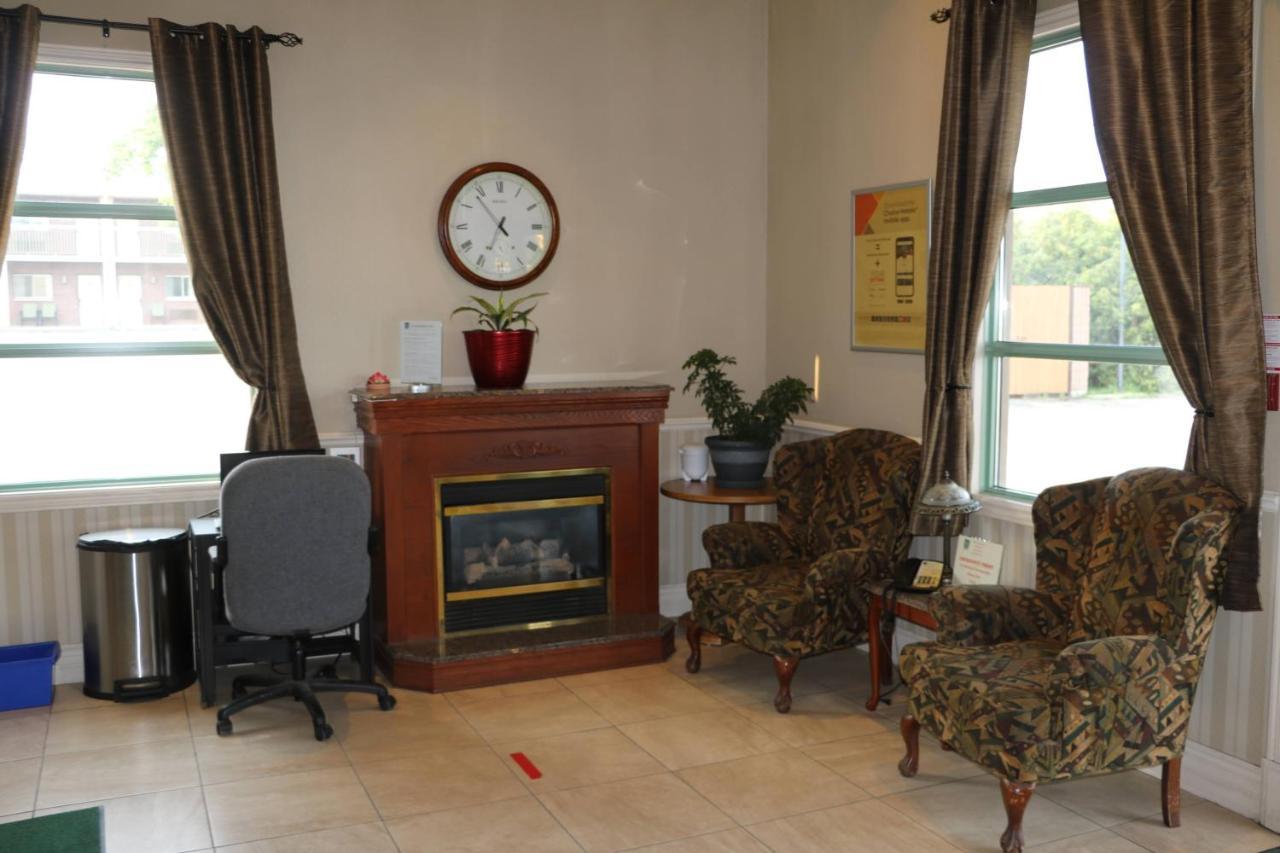 Quality Inn & Suites 1000 Islands Gananoque Esterno foto