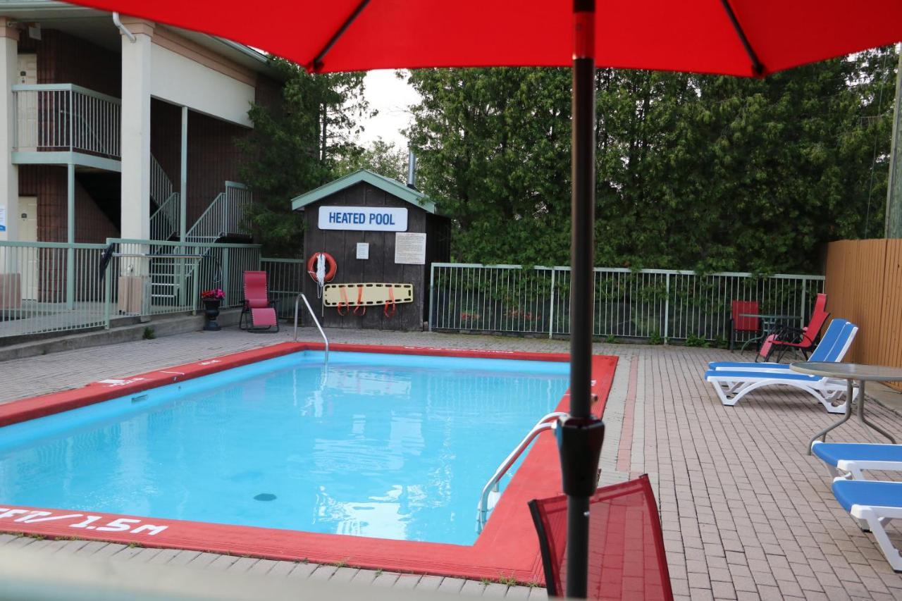 Quality Inn & Suites 1000 Islands Gananoque Esterno foto