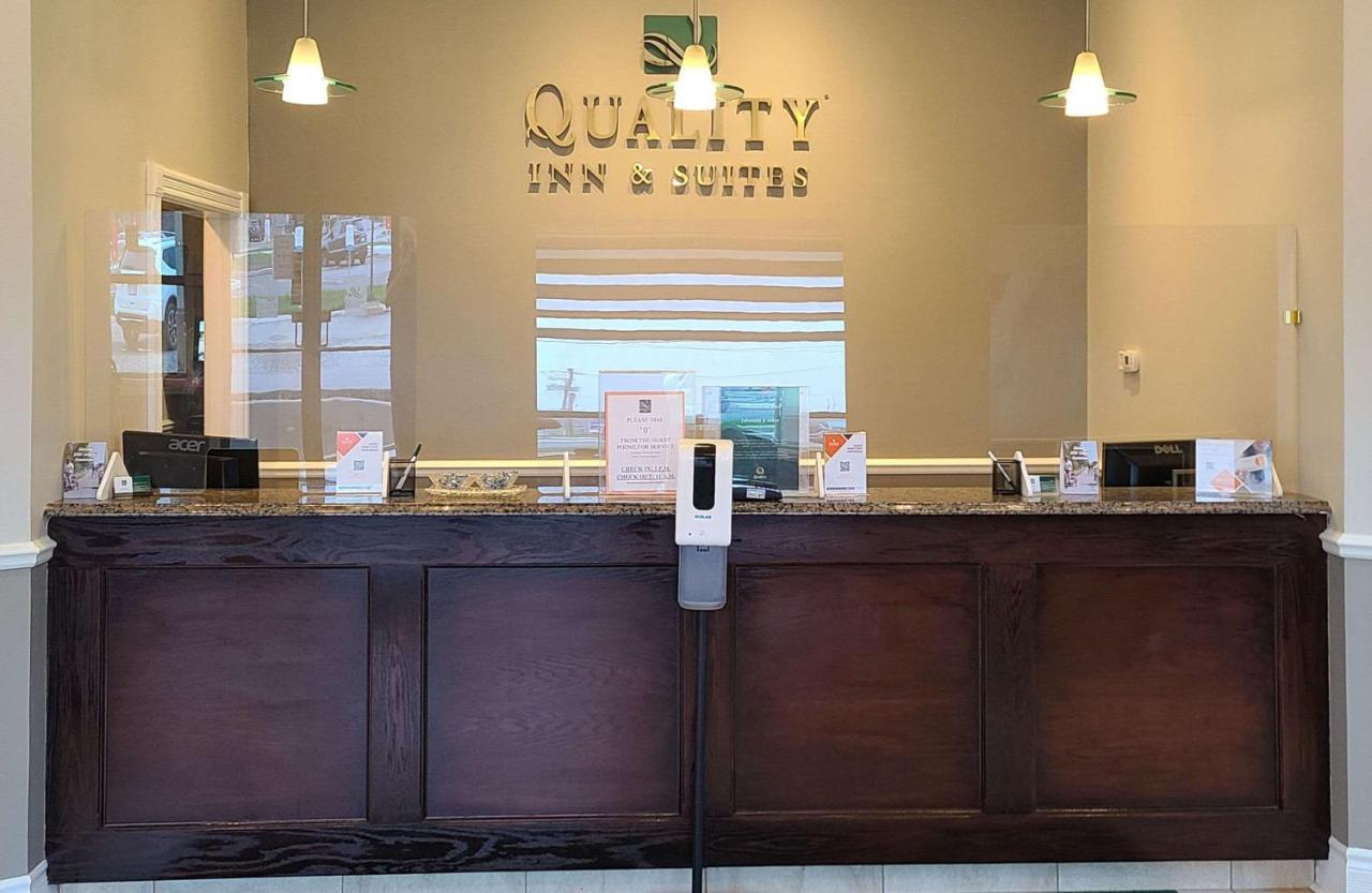 Quality Inn & Suites 1000 Islands Gananoque Esterno foto