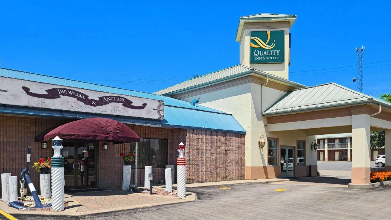 Quality Inn & Suites 1000 Islands Gananoque Esterno foto