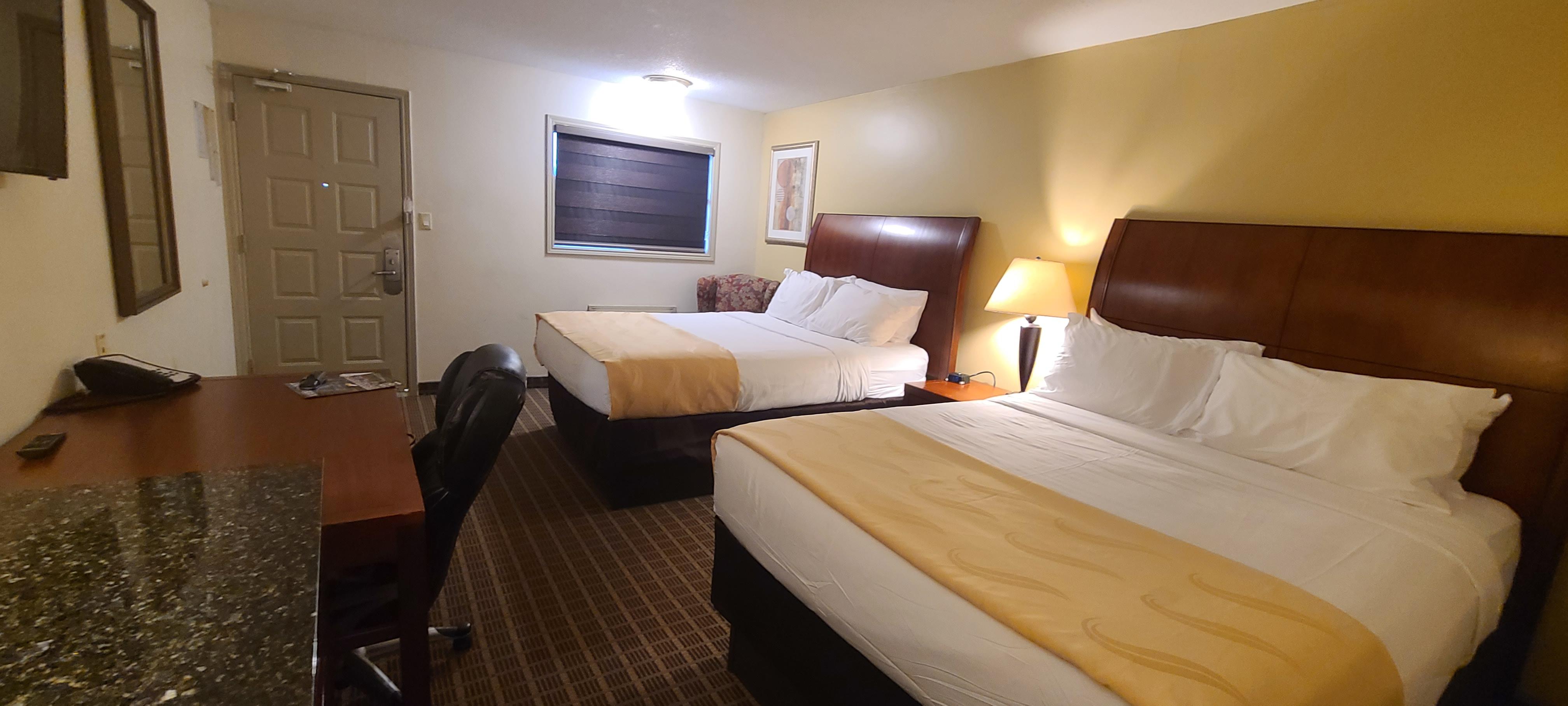 Quality Inn & Suites 1000 Islands Gananoque Esterno foto