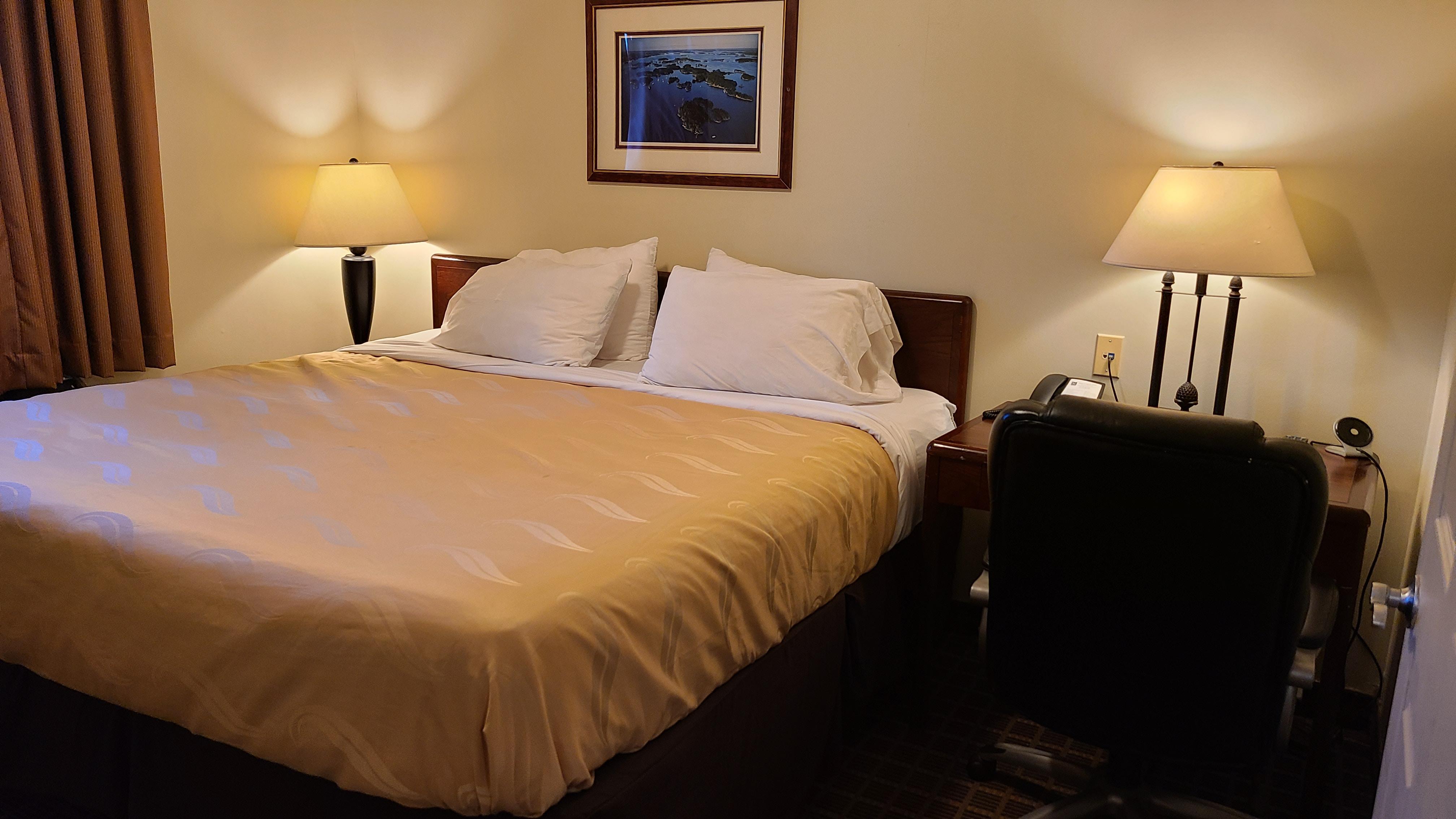 Quality Inn & Suites 1000 Islands Gananoque Esterno foto