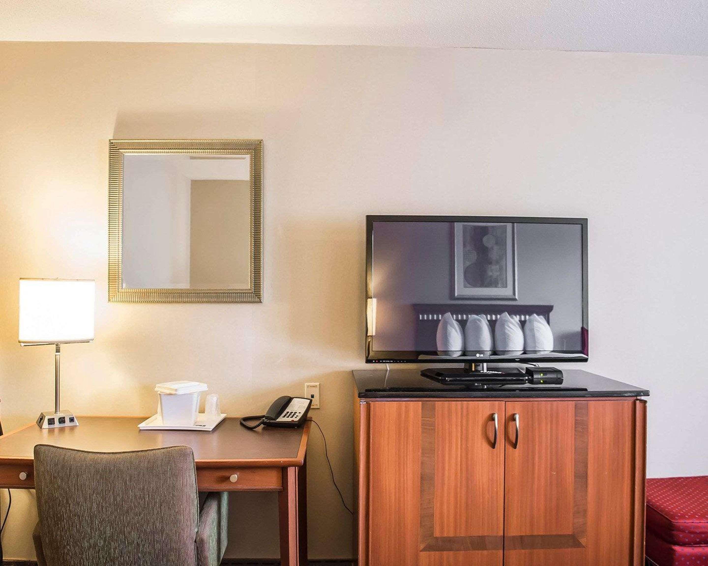 Quality Inn & Suites 1000 Islands Gananoque Esterno foto