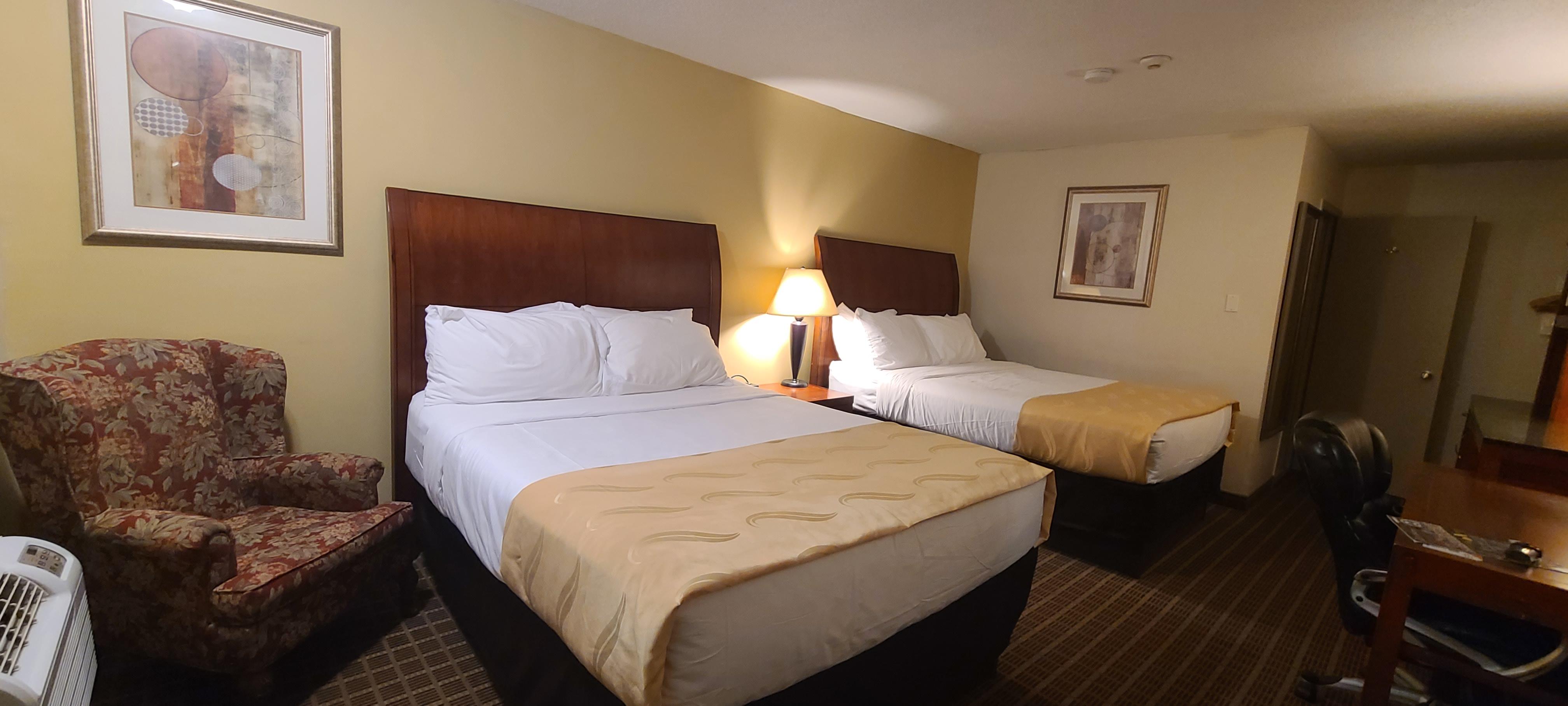 Quality Inn & Suites 1000 Islands Gananoque Esterno foto