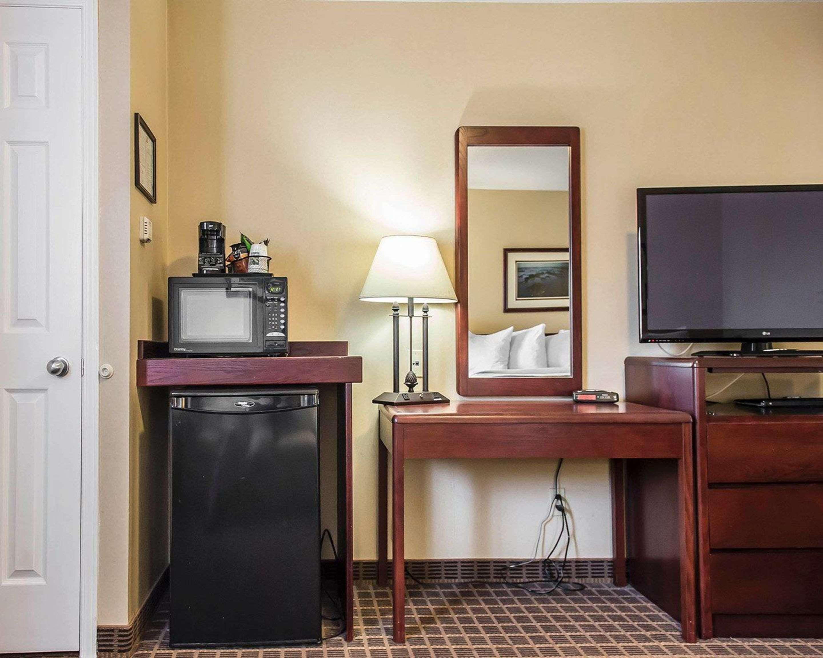 Quality Inn & Suites 1000 Islands Gananoque Esterno foto
