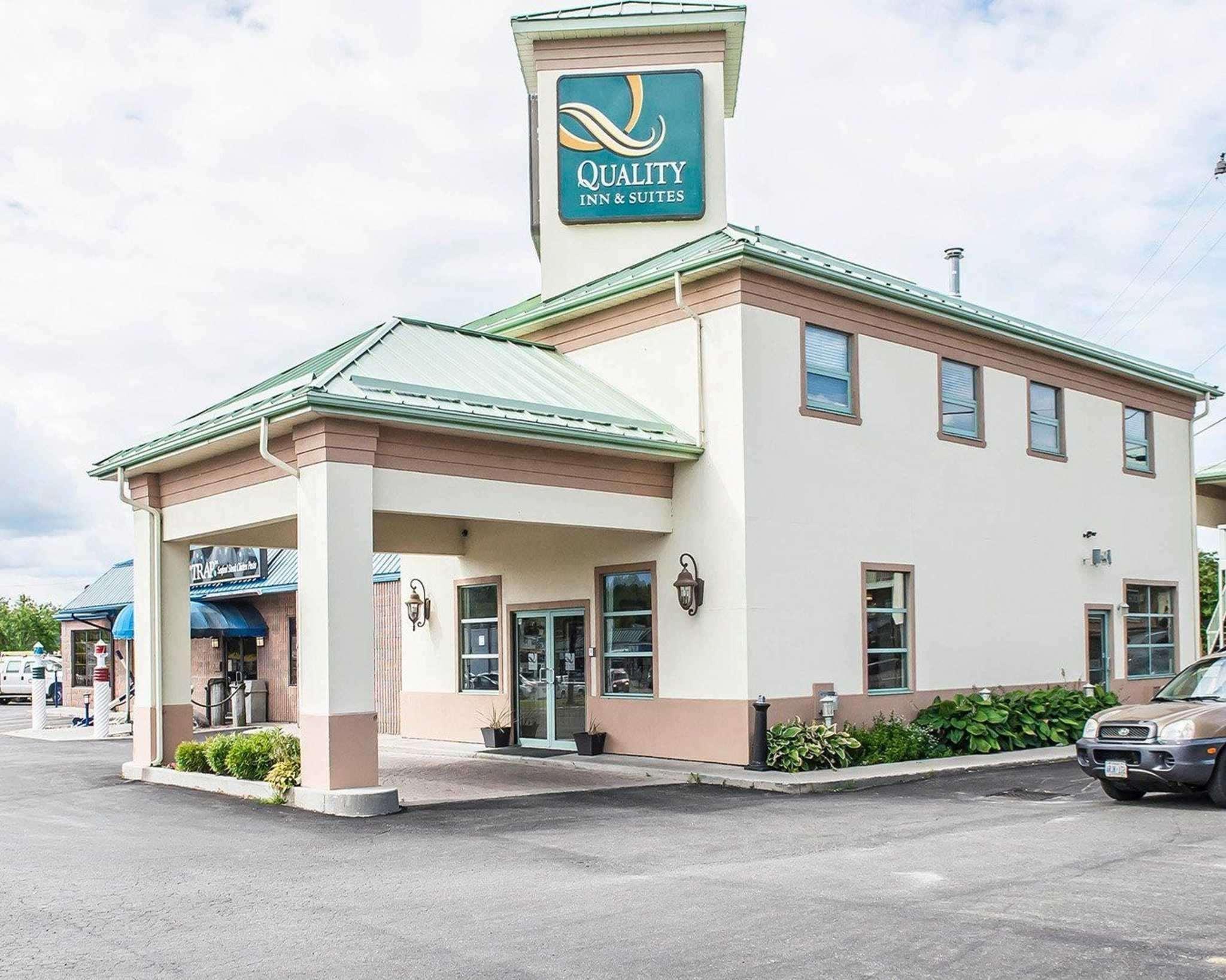 Quality Inn & Suites 1000 Islands Gananoque Esterno foto