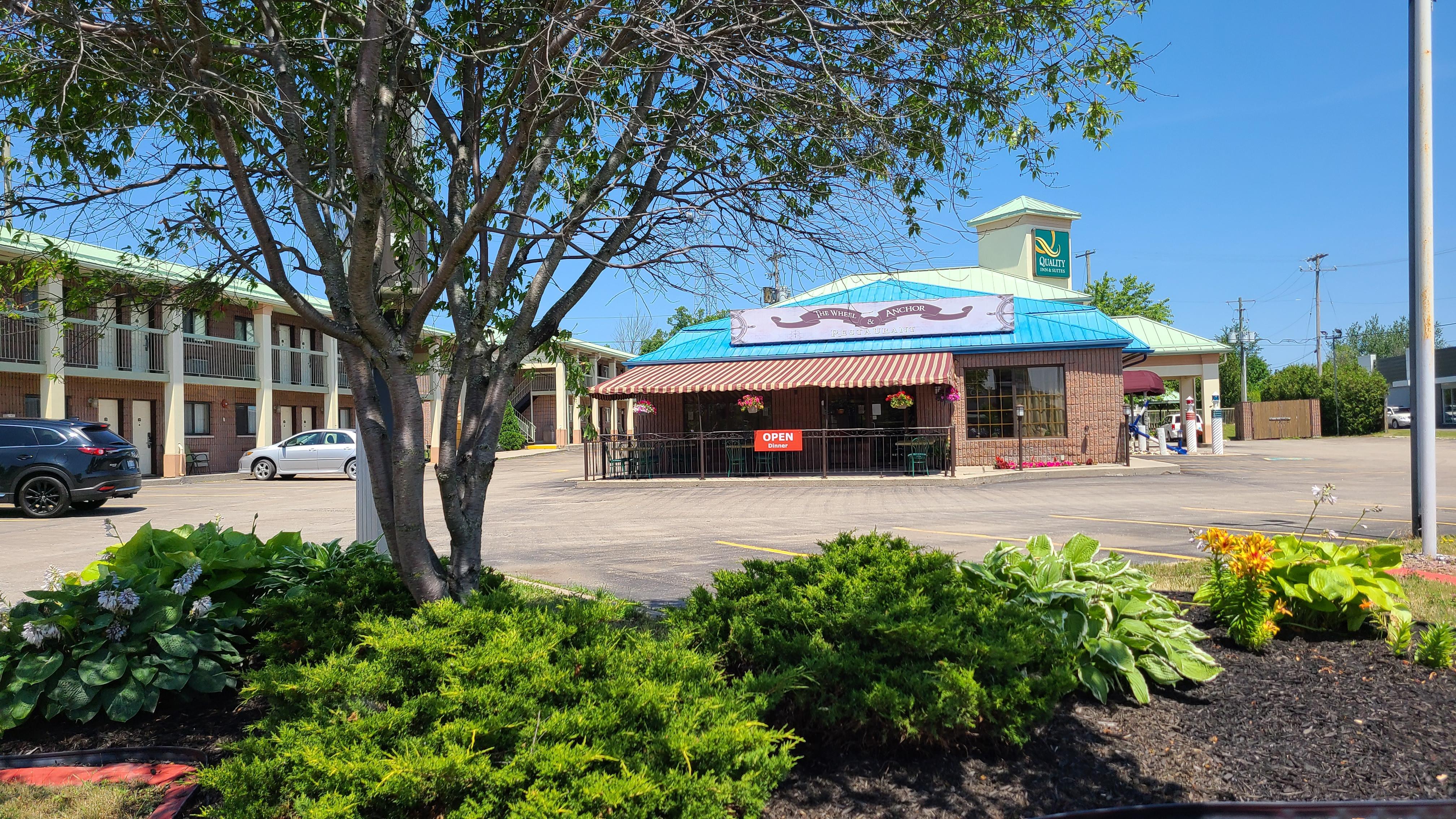 Quality Inn & Suites 1000 Islands Gananoque Esterno foto