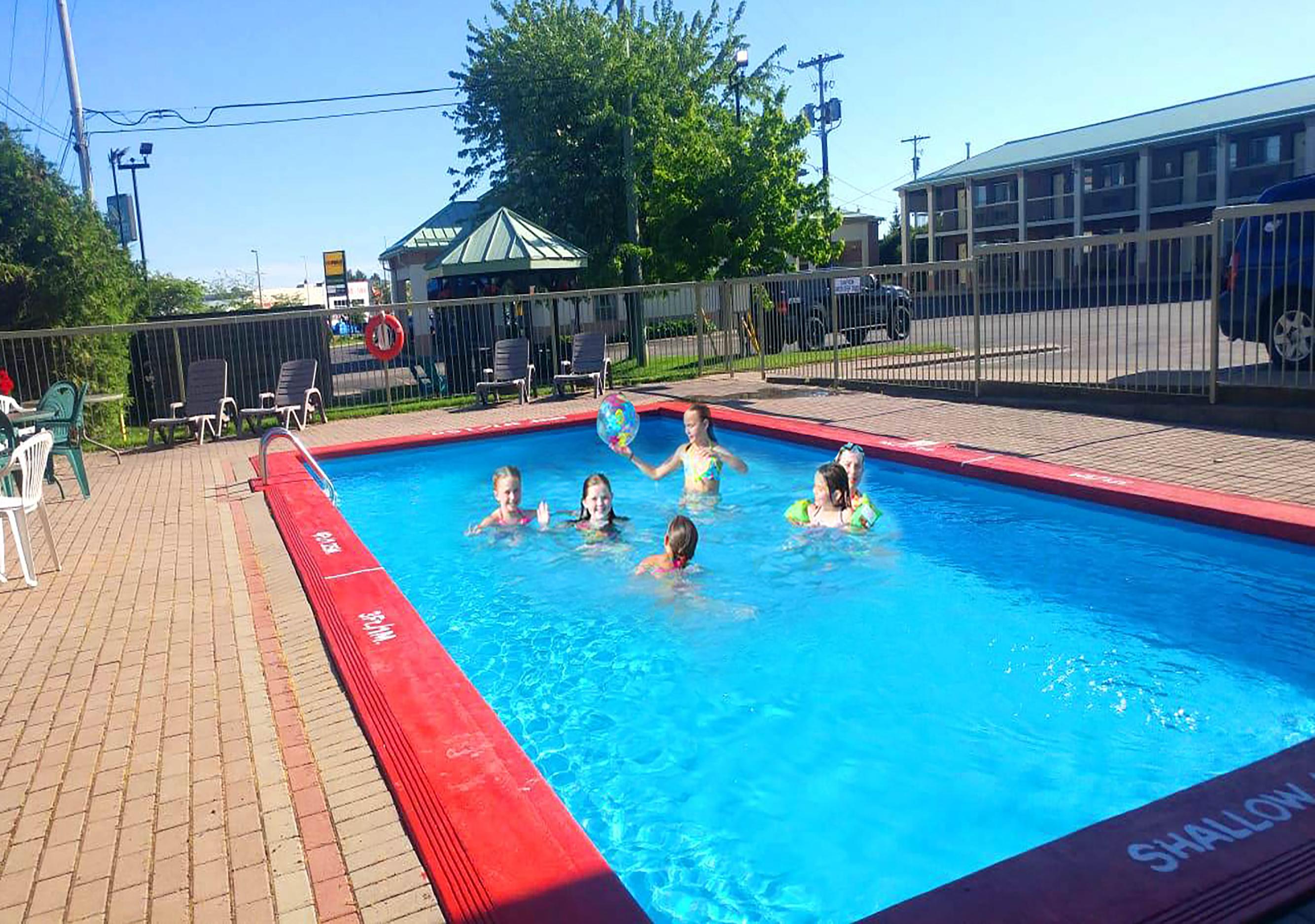 Quality Inn & Suites 1000 Islands Gananoque Esterno foto