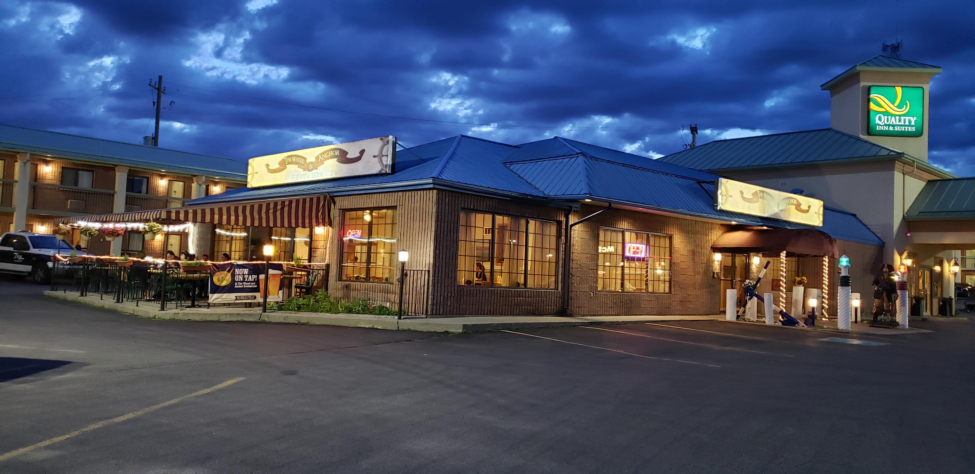 Quality Inn & Suites 1000 Islands Gananoque Esterno foto