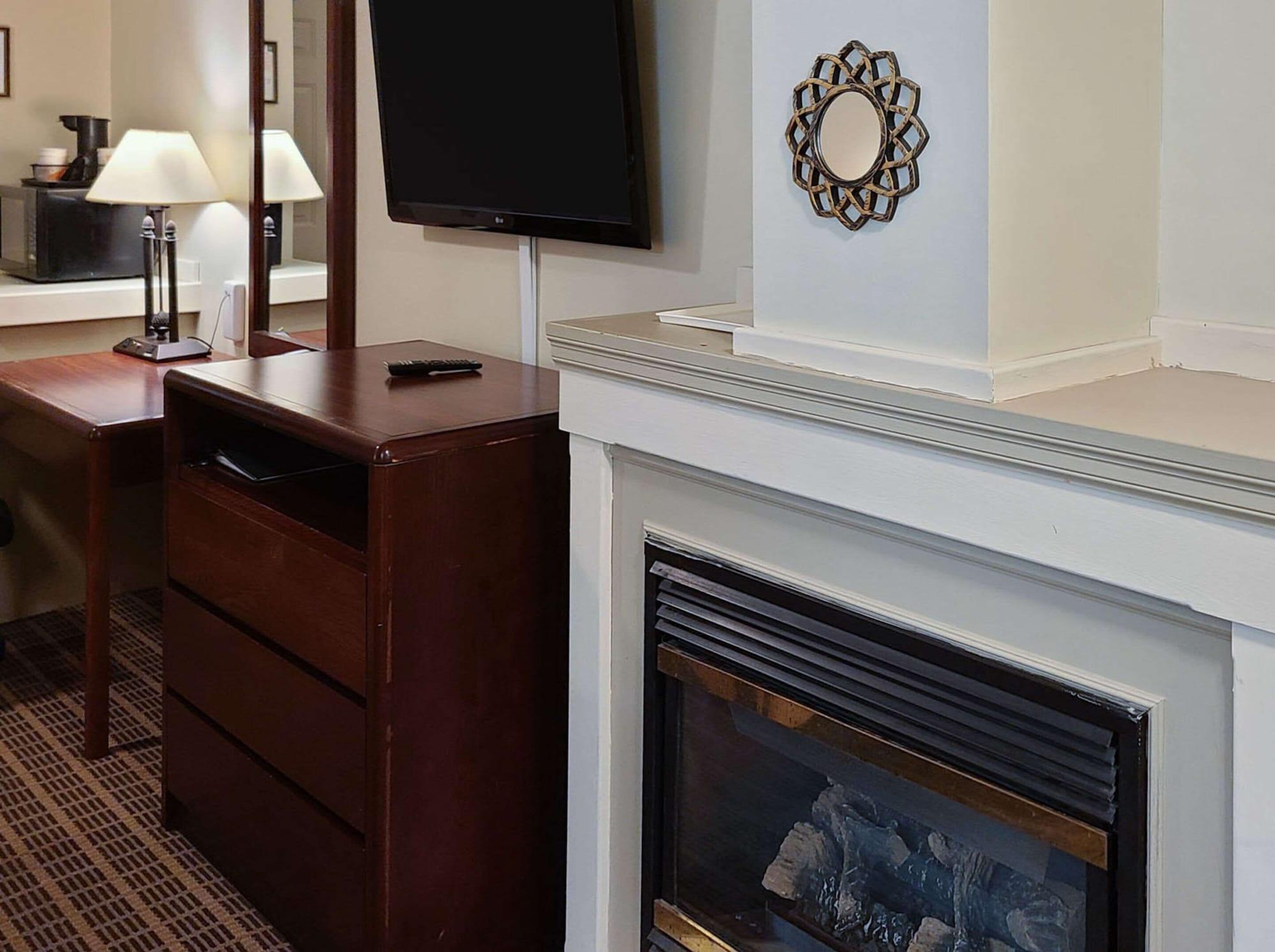 Quality Inn & Suites 1000 Islands Gananoque Esterno foto